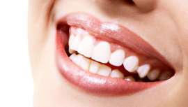 Se basa en la combinación sinérgica de dos tipos de ácido hialurónico de diferente densidad