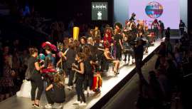 Más de un centenar de alumnos y modelos han participado en la 17 edición de la Gala Internacional Omat de Jóvenes Promesas de Peluquería y Estética, que ha tenido lugar este sábado en el espacio Cibeles del pabellón 14.1 del recinto de Ifema  