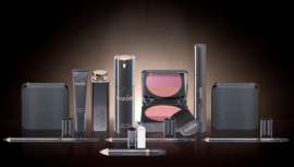 Babor AGEID supone una renovación completa de la gama de maquillaje de la prestigiosa firma alemana, con productos completamente nuevos para rostro, ojos, labios y uñas
