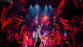 La firma aporta productos de peluquería, así como las pelucas Marvi de algunos personajes, entre ellos la maestra de ceremonias, La Terremoto de Alcorcón