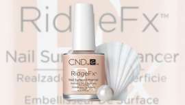 Proporciona unas uñas lisas y suaves al instante, sin necesidad de pulir, además de facilitar la aplicación del esmalte para conseguir una coloración más uniforme