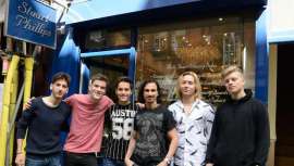 Tras la polémica suscitada por el sueldo del peluquero de Hollande, meses atrás, salen a la luz pública las tarifas de los peluqueros de los famosos. El más caro, cuyos honorarios son de 20.000 euros por servicio, se localiza en Londres