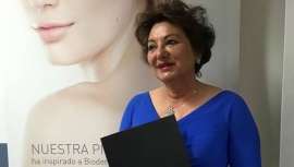 Marisa Tirado es médico especialista en dermatología y dermocosmética. Al mismo tiempo, es ponente en múltiples congresos y profesora de másters