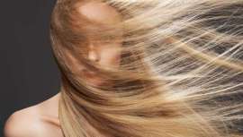 Eduardo Sánchez, director de la Maison Eduardo Sánchez, especifica aquellos gestos cotidianos que conviene evitar, ya que estropean el cabello, y así asesorar mejor a los clientes que acuden a la peluquería