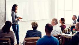 Está dirigido a profesionales de empresas interesadas en mejorar la comunicación en el punto de venta y la  eficacia de su material in-store para captar al comprador