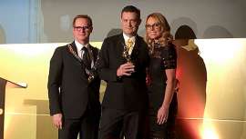 El director de color de Sassoon UK fue galardonado en los premios Fellowship for British Hairdressing Luncheon Awards, celebrados en el Dorchester Hotel, Park Lane (Londres), el pasado 5 de diciembre 