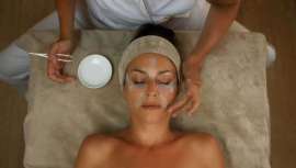 The Beauty Concept presenta este tratamiento, de Biologique Recherche, basado en unos parches de ácido hialurónico médico, 40 veces más concentrado que el habitual