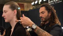 El embajador global de Moroccanoil, Antonio Corral Calero, fue el encargado de la peluquería en este desfile