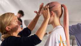 Odile Gilbert, de Moroccanoil, fue el encargado de la peluquería en este desfile