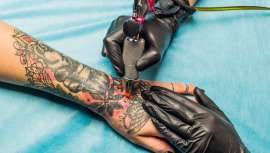 Hasta el 5% de las personas tatuadas puede sufrir algún tipo de complicación, que en la mayoría de los casos conocidos son poco importantes, al menos a corto plazo