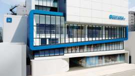 La firma estrena TB Square, una sala de exposición de cinco pisos en un enclave innovador, la ciudad de Osaka (Japón)