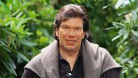 Ha publicado numerosos artículos profesionales e intervenido en infinidad de eventos, siendo un destacado impulsor de la industria de los cosméticos