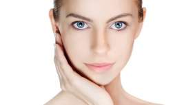 Este tratamiento reposiciona los volúmenes y combate la flacidez del tercio medio del rostro, sin necesidad de utilizar técnicas de relleno