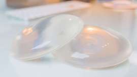 El asunto se remonta a 2011, cuando se descubrió que la empresa francesa Poly Implant Prothèse fabricaba sus implantes con silicona industrial
