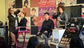 El evento de maquillaje, patrocinado por DOrleac, tuvo un gran éxito entre el público asistente, que disfrutó de los cuatro trabajos de moda que realizaron Juan Ramírez y Ana Pardo sobre el escenario