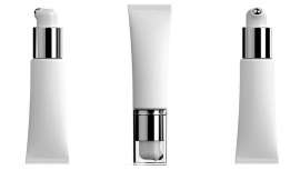 Este envase unifica diferentes tecnologías. Está conformado por un tubo Yonwoo airless y un aplicador con una bola de metal