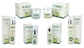 Presenta un efecto reafirmante, atenúa manchas y proporciona luminosidad y mayor claridad a la piel 