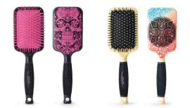 Con un diseño ergonómico y moderno, sus filamentos y sus púas redondeadas evitan la rotura del cabello y el temido efecto de dobles puntas