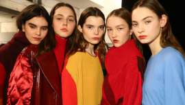 La firma de herramientas ghd se ha asociado con la diseñadora de moda Roksanda y con el estilista internacional James Pecis para crear los looks de peinado del desfile de la primera durante el evento londinense