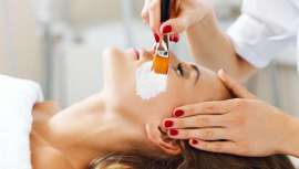 Esta arcilla es una de las mejores aliadas para dejar la piel suave y calmada. Ofrece múltiples beneficios, por lo que es fácil introducirla en los tratamientos del centro de estética