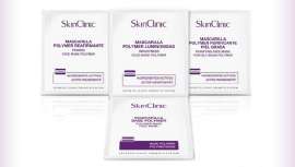 Su sistema Peel-off produce una profunda limpieza y una suave exfoliación, que retira las células muertas de la superficie y mejora el tono de la piel