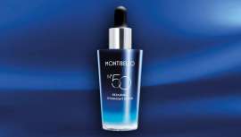 Es un sofisticado elixir de textura aterciopelada y fundente, especialmente diseñado para potenciar el poder autorreparador de la piel mientras uno duerme