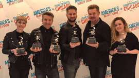 Ambos estilistas han llevado la peluquería creativa española a Chicago. Zarauza y Azurmendi se hicieron con dos de las categorías de estos galardones entregados el 26 de marzo en la feria Americas Beauty Show