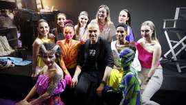 El director creativo de la firma, Joan Justribó, ha presentado una serie de looks atrevidos, con mezclas delirantes que crean fuertes contrastes entre labios y ojos sin dejar de lado el punto más importante de la colección: una piel sana y luminosa