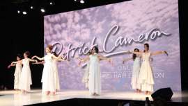 Cosmobeauty Barcelona ha recibido con los brazos abiertos al neozelandés Patrick Cameron y su colección de recogidos inspirada en el Olimpo de las Diosas