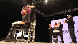Cosmobeauty Barcelona se ha convertido en el escaparate idóneo para dar a conocer las nuevas propuestas estilísticas de Schwarzkopf. La colección recorre París, Londres, Nueva York y Milán, recogiendo la inspiración de las pasarelas del mundo