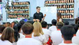 O projeto social Wella-UNICEF tem o duplo objetivo de partilhar as suas competências de cabeleireiro, a paixão e a experiência com os jovens do programa,  permitindo-lhes crescer pessoal e profissionalmente