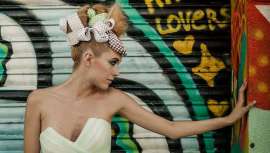 Até hoje, o penteado preso não tem o protagonismo que merece. Alguns profissionais não o percebem como uma oportunidade para explorar a sua visão mais artística, além do valor adicional que confere ao salão. Luciana Sabariz explica-nos.