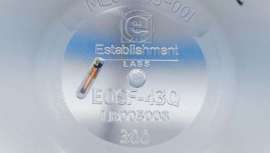 Los implantes mamarios con chip incorporado son ya una realidad. Hoy en día, un simple smartphone puede darnos información instantánea de un implante para conocer sus características y el estado en que se encuentra