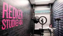 La firma de la quinta avenida acaba de inaugurar su Redken Studio 404, provisto de la tecnología digital necesaria para crear contenidos formativos destinados a las redes sociales