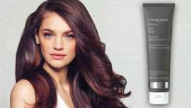 Living Proof  surpreende-nos mais uma vez com o lançamento de um reparador que fornece uma solução visível e instantânea, permitindo o crescimento natural do cabelo