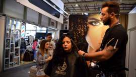 A marca brasileira promete um liso sem frizz e sem danificar os fios de cabelo que dura entre 3 a 4 meses com Bio Straight. 