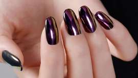 Uñas de espejo, la tendencia de las uñas cromadas