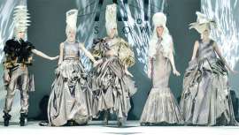 El próximo 17 de mayo, la estilista dará a conocer su exposición Zaha Collection a las 12.30 horas en la Nau Gaudí, en Mataró. Ordás ha creado un maridaje de arte, arquitectura y estilismo en recuerdo a la primera ganadora del Pritzer