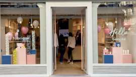 Esta apertura permite a la firma acercar la experiencia off-line a sus clientes europeos. El nuevo espacio ofrecerá una gran variedad de cosméticos de más de 500 marcas y servicios de belleza exclusivos