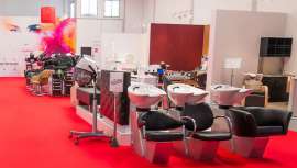 Provisto de un amplio showroom, Factory Salons conjuga exposición y venta de mobiliario y aparatología del grupo Design System