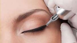 Es profesora de Barcelona Beauty School y ha sido reconocida por su perfeccionismo, precisión y profesionalidad