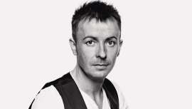 Quien habla así es el nuevo director artístico de Intercoiffure España y uno de los peluqueros más galardonados de nuestro país. Hemos charlado con Manuel Mon, prenominado a Peluquero Español del Año en los próximos Fígaro 