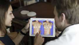 Esta herramienta permite conocer con anterioridad los resultados fidedignos de una operación estética gracias a la realidad virtual