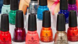 Engloba uma combinação de tons com acabado creme mais tradicionais e tons shimmer com um brilho subtil para deslumbrar nas noites de verão