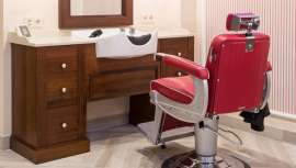 Amabilia, firma dedicada a la decoración y equipamiento de peluquerías, distribuye este tocador lavacabezas, de la marca Takara Belmont, de aire vintage