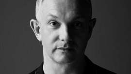 Apodado como el gurú del color, Wood atesora más de 30 años a la vanguardia en la industria del cabello y la belleza