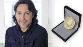 La entidad ha concedido el Premio Medalla de Oro a Rojas, como reconocimiento a su trayectoria profesional, a su esfuerzo y competencia en el mundo de la peluquería y la imagen