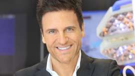 El Dr. Ivan Mañero acaba de presentar el libro Los Crímenes de la Belleza, cuyos beneficios serán destinados a su Fundación para desarrollar proyectos educativos y sanitarios en Guinea Bissau