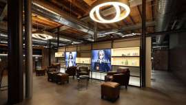 La nueva instalación, de 400 m2, destaca por su impecable diseño y la espectacularidad del interiorismo pautado por destellos cobrizos que trasladan a un mundo onírico en el que no hay límites a la imaginación