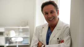 La trayectoria profesional del doctor ha estado marcada por la innovación. Ahora ha lanzado una información donde explica las consideraciones que se tienen en cuenta antes de someterse a una intervención de rinoplastia